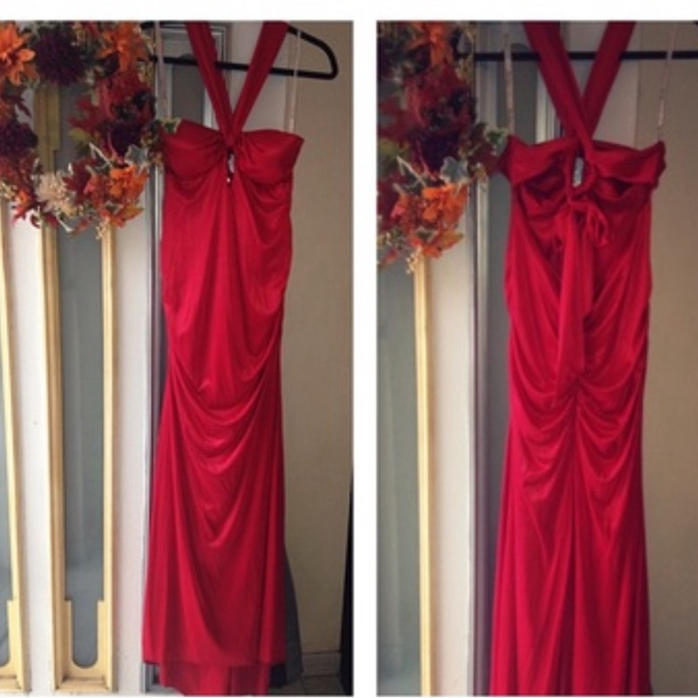 Stunning red dress perfect for Valentines ❣️